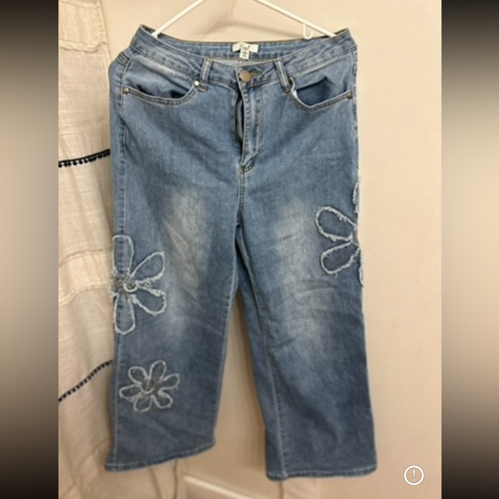 Easel Wide leg, Floral, cropped Jeans - Small